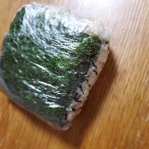 ひじきとチーズの塩昆布おにぎり